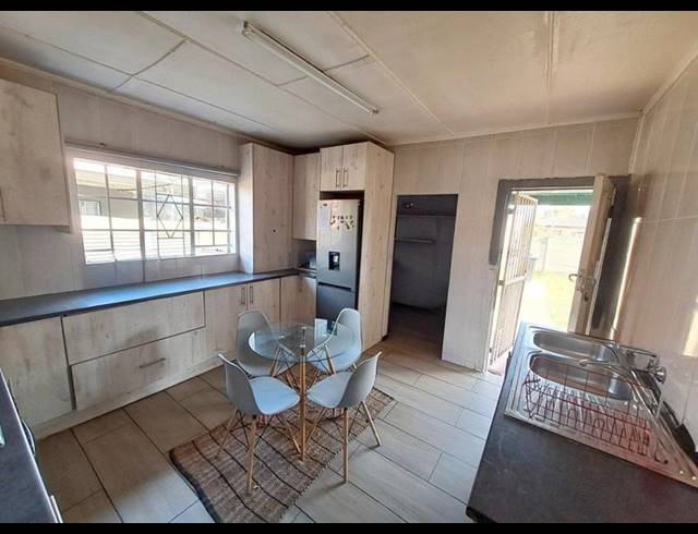 4 BEDROOM HOUSE FOR SALE IN VANDERBIJLPARK CW 5